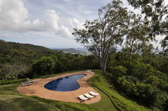 File:LiljestrandHouse-view-over-pool.jpg