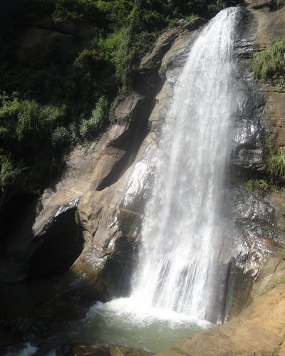 File:Manawela falls.jpg