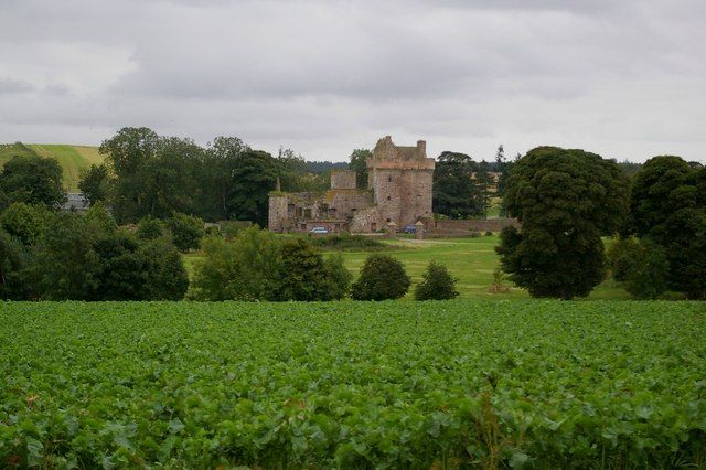 File:Melgund Castle - geograph.org.uk - 976796.jpg