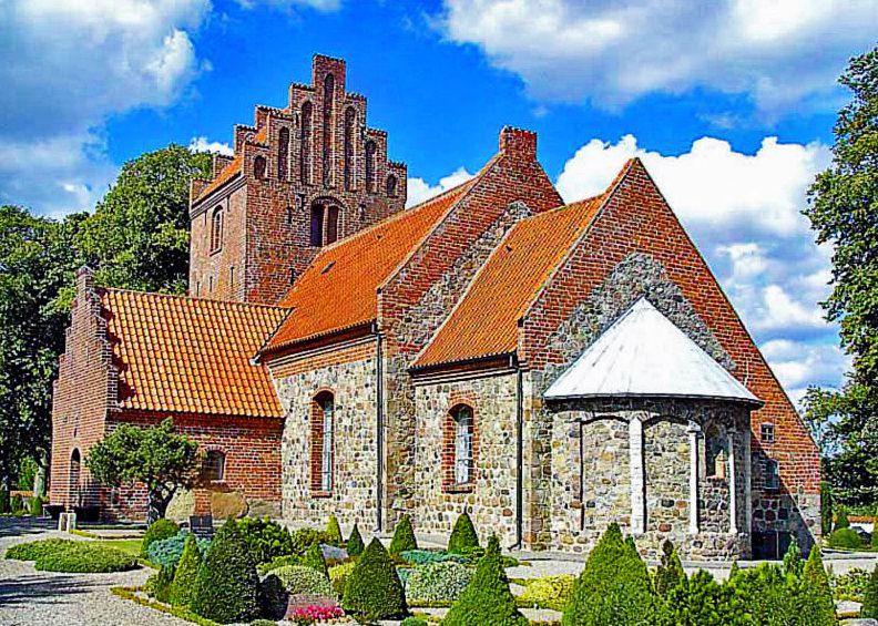 File:Munke Bjergby kirke (Sorø).jpg