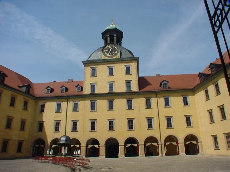 File:Zeitz Schloss1.jpg