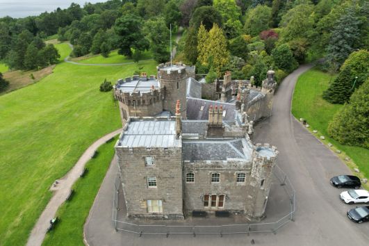 File:Balloch Castle Südansicht.jpg