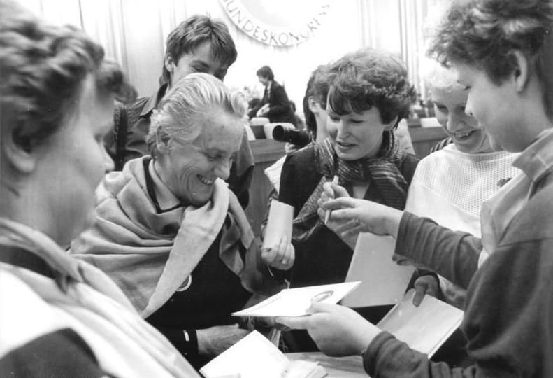 File:Bundesarchiv Bild 183-1987-0306-113, Berlin, XII. DFD-Kongress.jpg