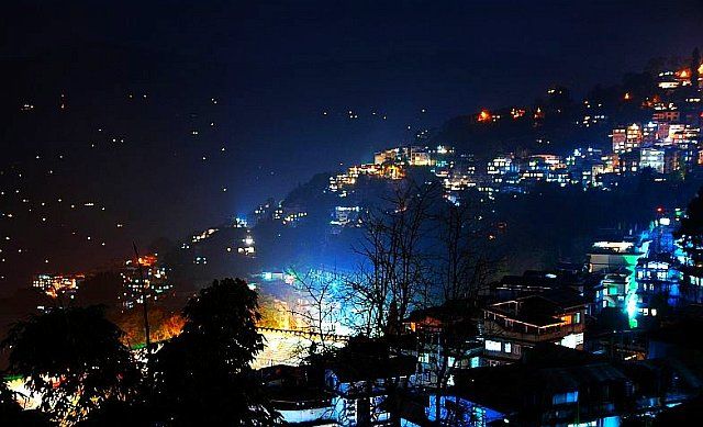 File:Gangtok night amit mitra.jpg