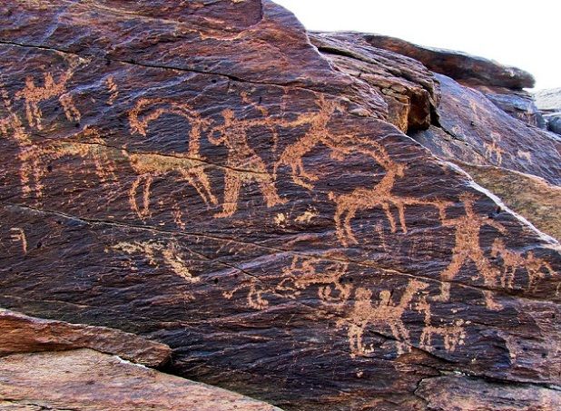 File:Golpayegan.petroglyphs0101.jpg