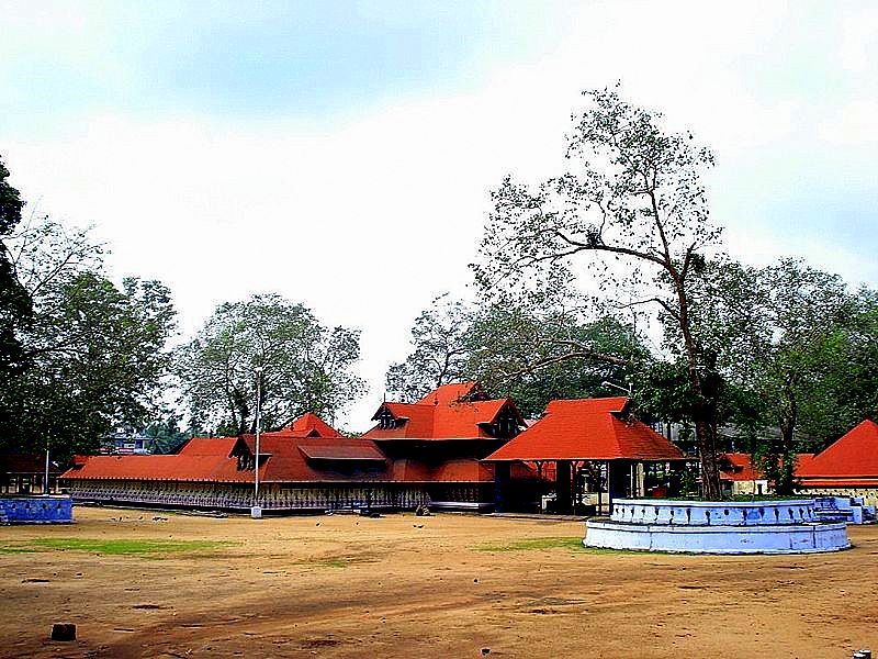 File:Kodungallur Bhagavathi Temple.jpg