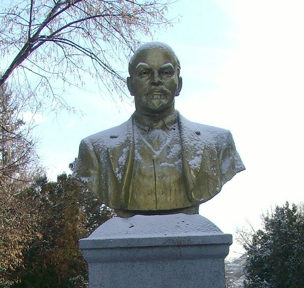 File:Lenin Tvardica, Moldova.JPG