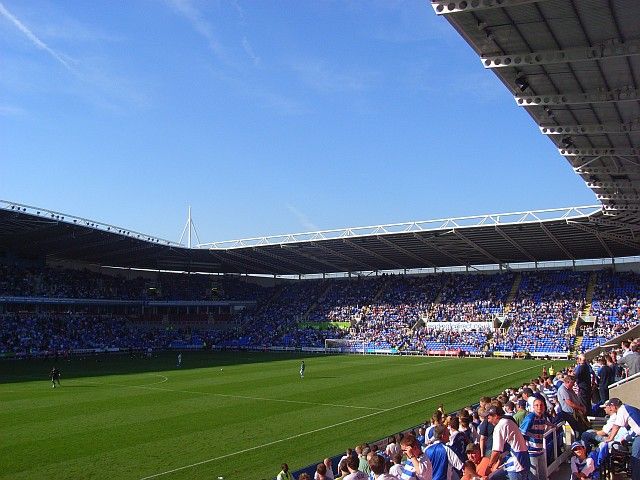 File:Madejski Stadium inside, September 2008.jpg