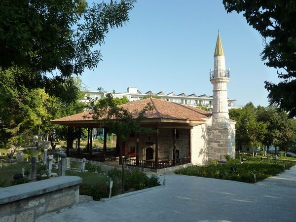 File:Mangalia Mosque1020578.jpg