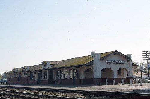 File:Merced station, November 20, 1979.jpg