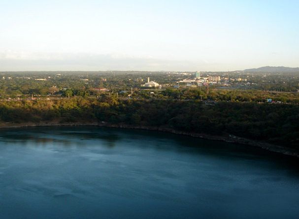 File:Tiscapa Lagoon.jpg