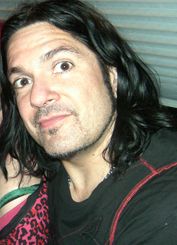 File:Tommy Victor.jpg