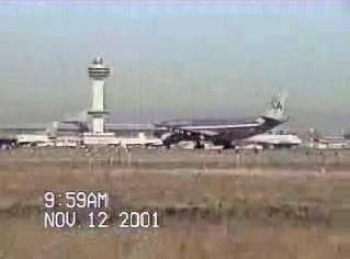 File:American Airlines 587 taxiing at NYC.jpg