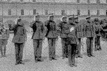 File:Farmaceuticos militares taking oath, 1917.jpg