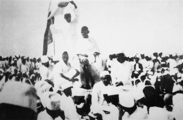 File:Gandhi Satyagraha.JPG