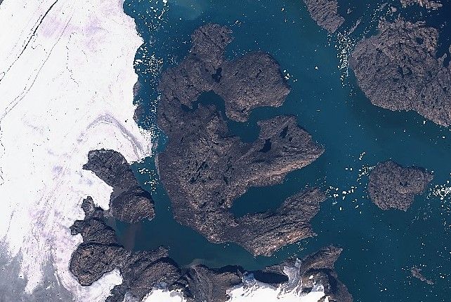 File:Lindhard Island 2021-08-12-23 59 Sentinel-2 L1C.jpg