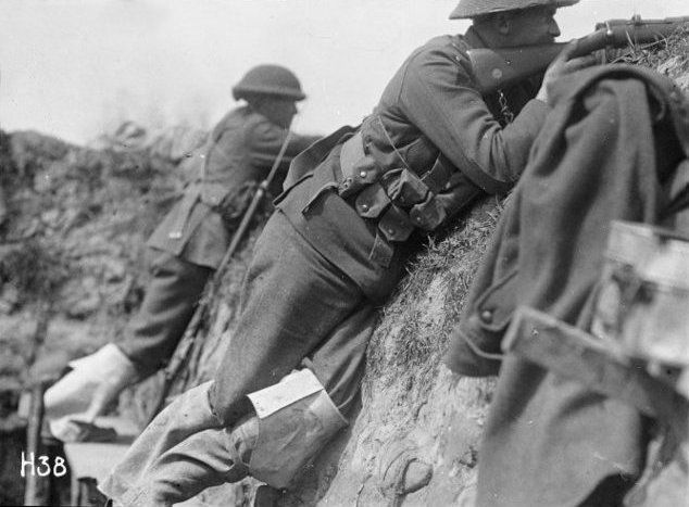 File:NZ troops in trenches, May 1917.jpg