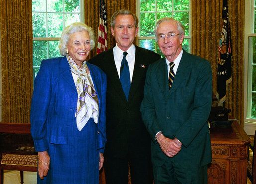 File:SandraOconnor and GeorgeWBush May2004.jpg