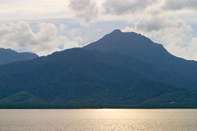 File:Thumb peak mount pulgar palawan.jpg