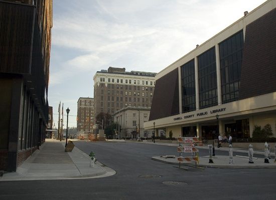 File:9th Street Plaza Huntington 2.jpg