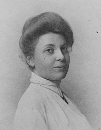 File:Clara Barck Welles 1906-crop.jpg