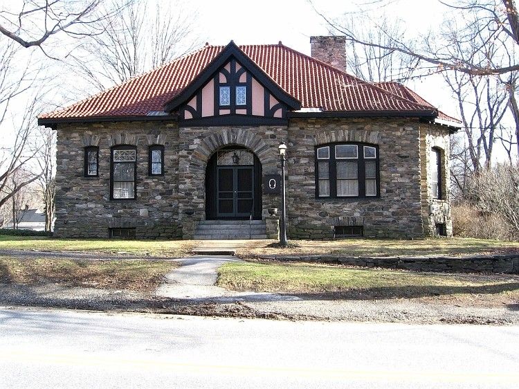 File:Ellen Larned Memorial Library, Thompson, CT.jpg