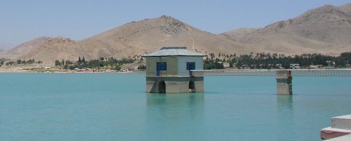 File:Lake Qargha.jpg