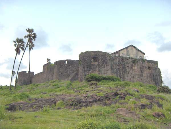 File:Madh-fort2.jpg