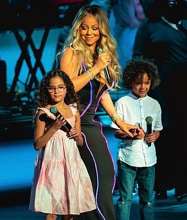 File:Mariah Carey with her children.jpg