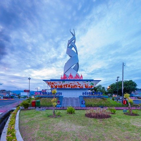 File:Padang Monument crop.jpg