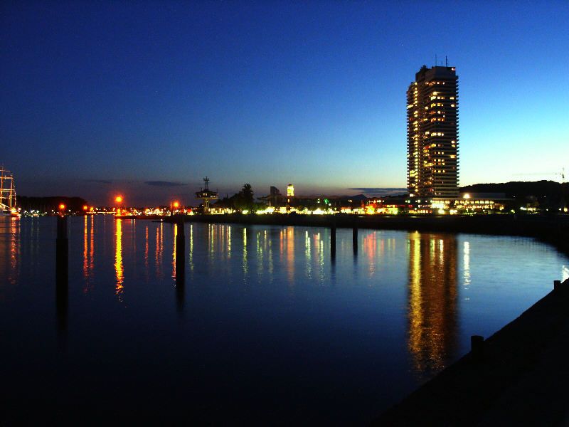 File:Skyline travemuende.jpg