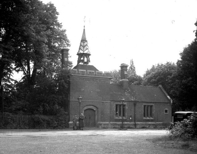 File:Stanmore Village Station 1.jpg