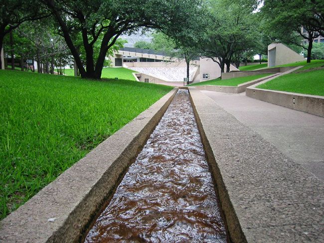 File:Thanksgiving water channel.jpg