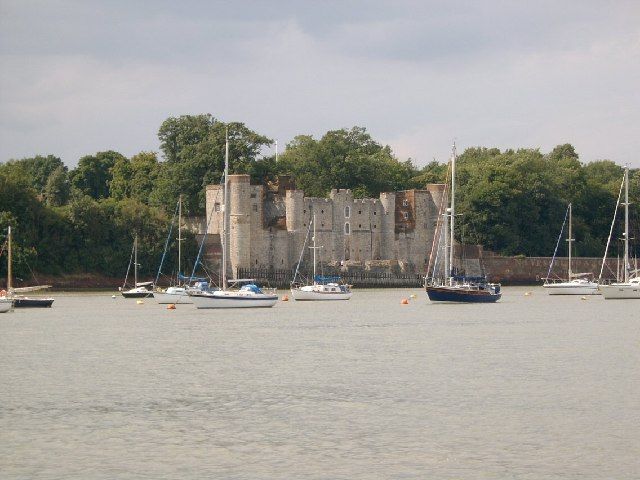 File:Upnor Castle from the river.jpg