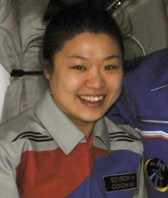 File:Yi So-yeon at ISS 08Apr17 (NASA-ISS016-E-036365).JPG