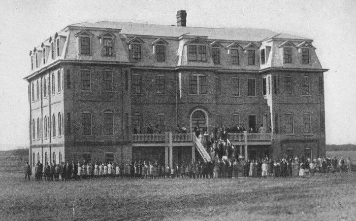 File:1922MainBldgOkolonaSchool.jpg