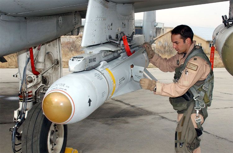 File:AGM-65 Maverick2.jpg