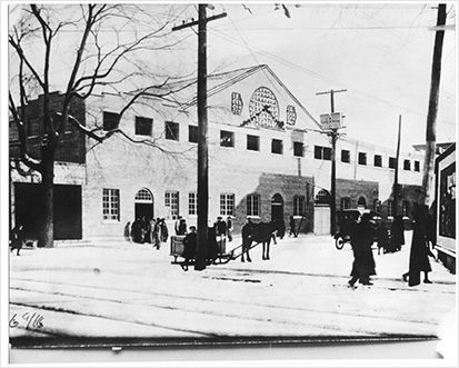 File:Arena Mont-Royal.jpg