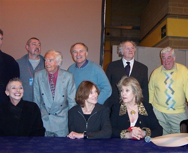 File:Blake's 7 cast 2004-2.jpg