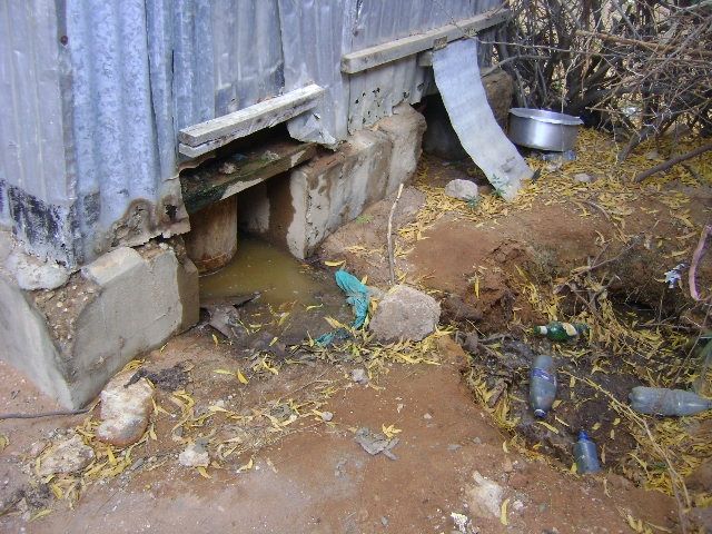 File:Bucket latrine access chambers (6394968051).jpg