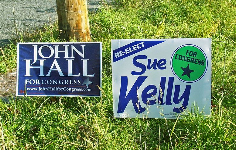 File:Hall-Kelly campaign signs.jpg