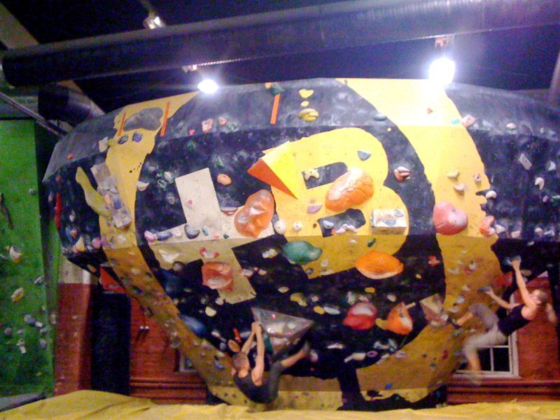 File:Indoors bouldering in Pasila, Helsinki.jpg