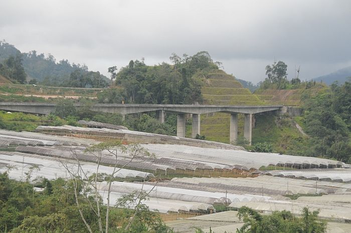 File:Jambatan di Lojing.jpg