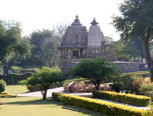 File:Khajuraho-landscape.jpg