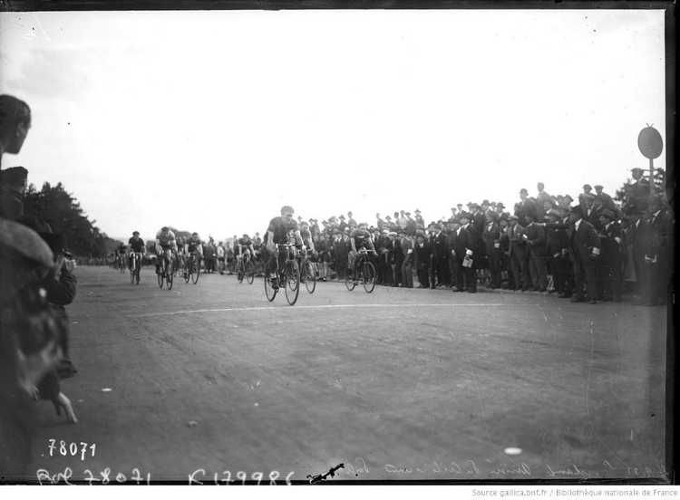 File:Longchamp ligne d'arrivée.jpg