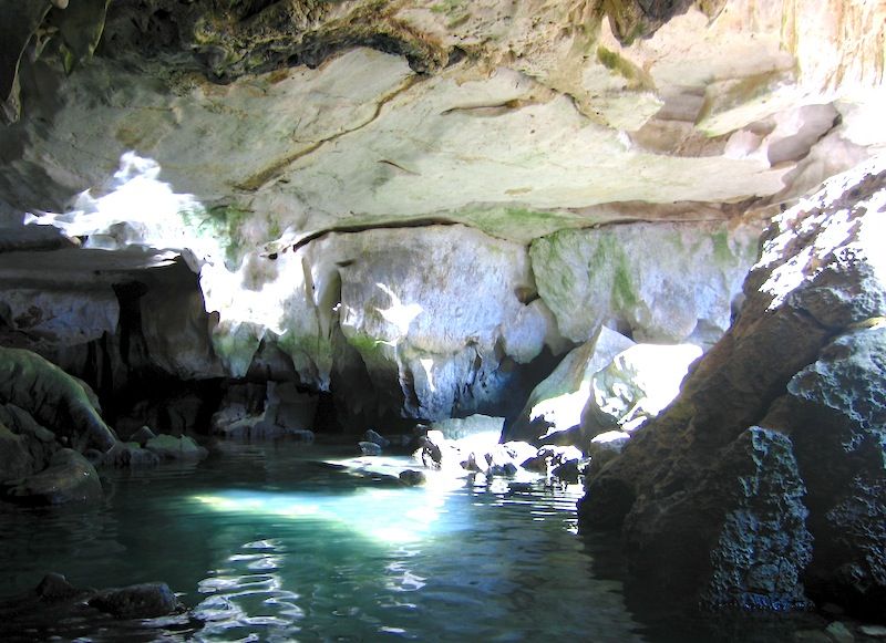 File:SwimmingCaveKompongTrach.JPG