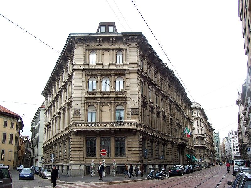 File:995MilanoPalBertarelli.JPG