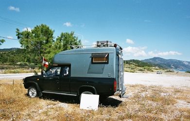 File:Camper - Kallonis Bay.jpg