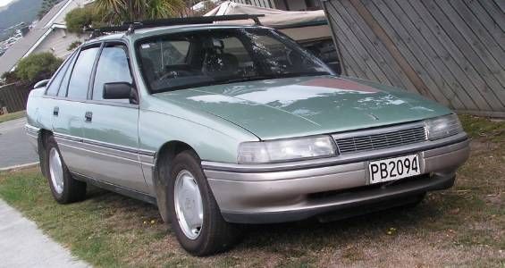 File:Holden Calais (1990 VN series) 01.jpg