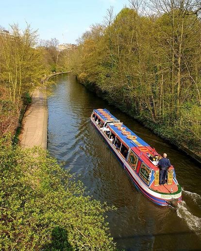 File:Jenny Wren narrowboat.jpg